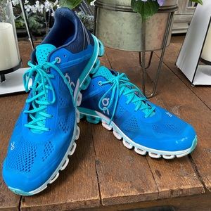 On cloud womens size 11